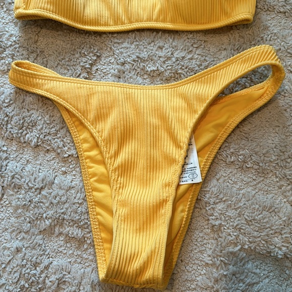 Hollister Bikini Size Medium - Picture 3 of 4